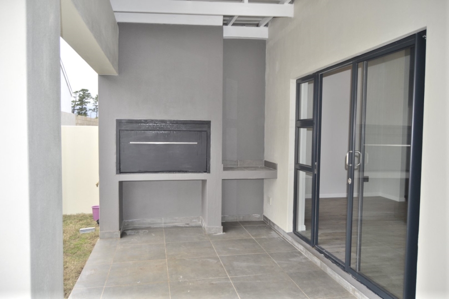 3 Bedroom Property for Sale in Somerset Lakes Western Cape